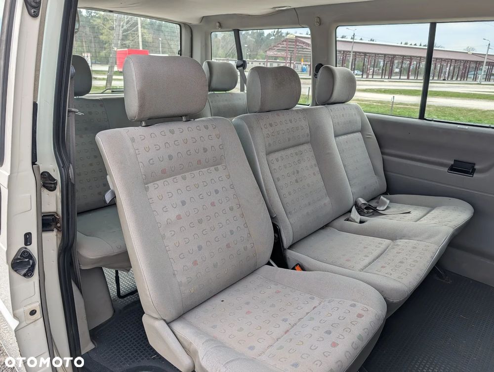 Volkswagen Caravelle - 12