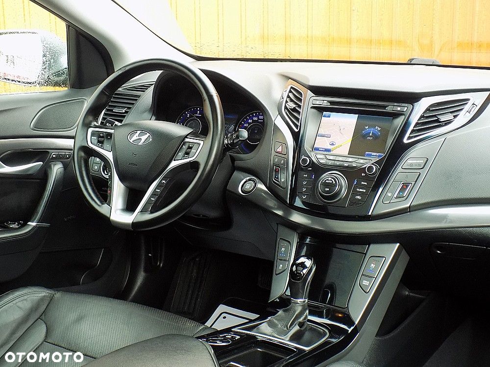 Hyundai i40 i40cw 1.7 CRDi Automatik Fifa World Cup Edition Gold - 20