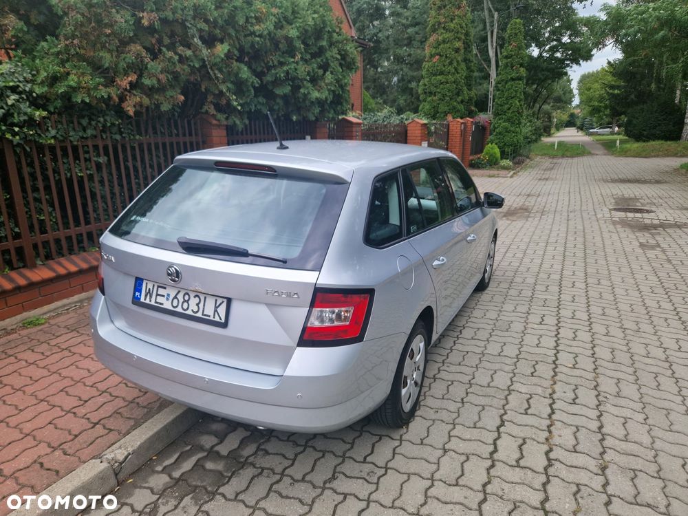 Skoda Fabia 2015 photo 2