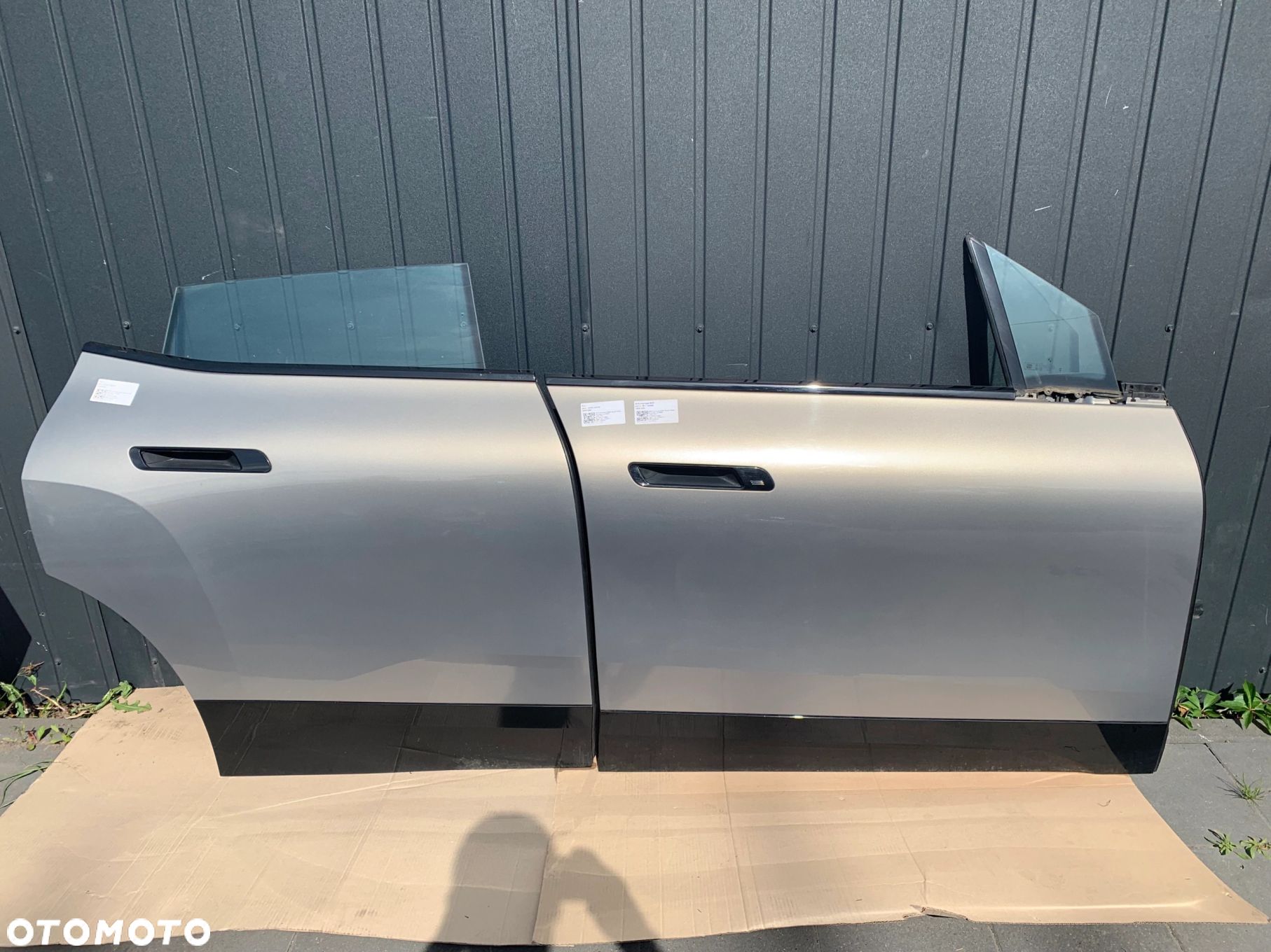 DRZWI PRAWA STRONA PRZÓD TYŁ BMW iX I20 C4A OXIDE GREY II METALLIC - 1