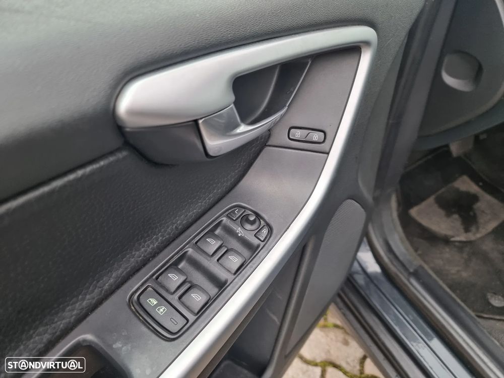 Volvo XC 60 2.4 D5 Summum AWD Geartronic - 7