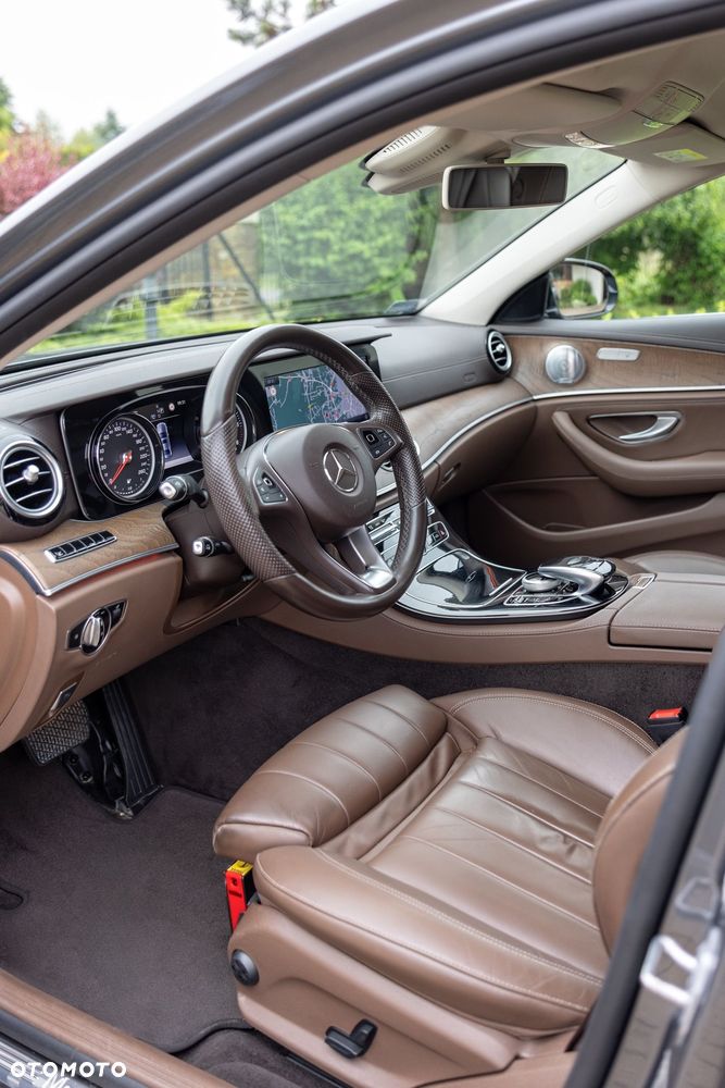 Mercedes-Benz Klasa E 220 d 4-Matic Business Edition 9G-TRONIC - 15