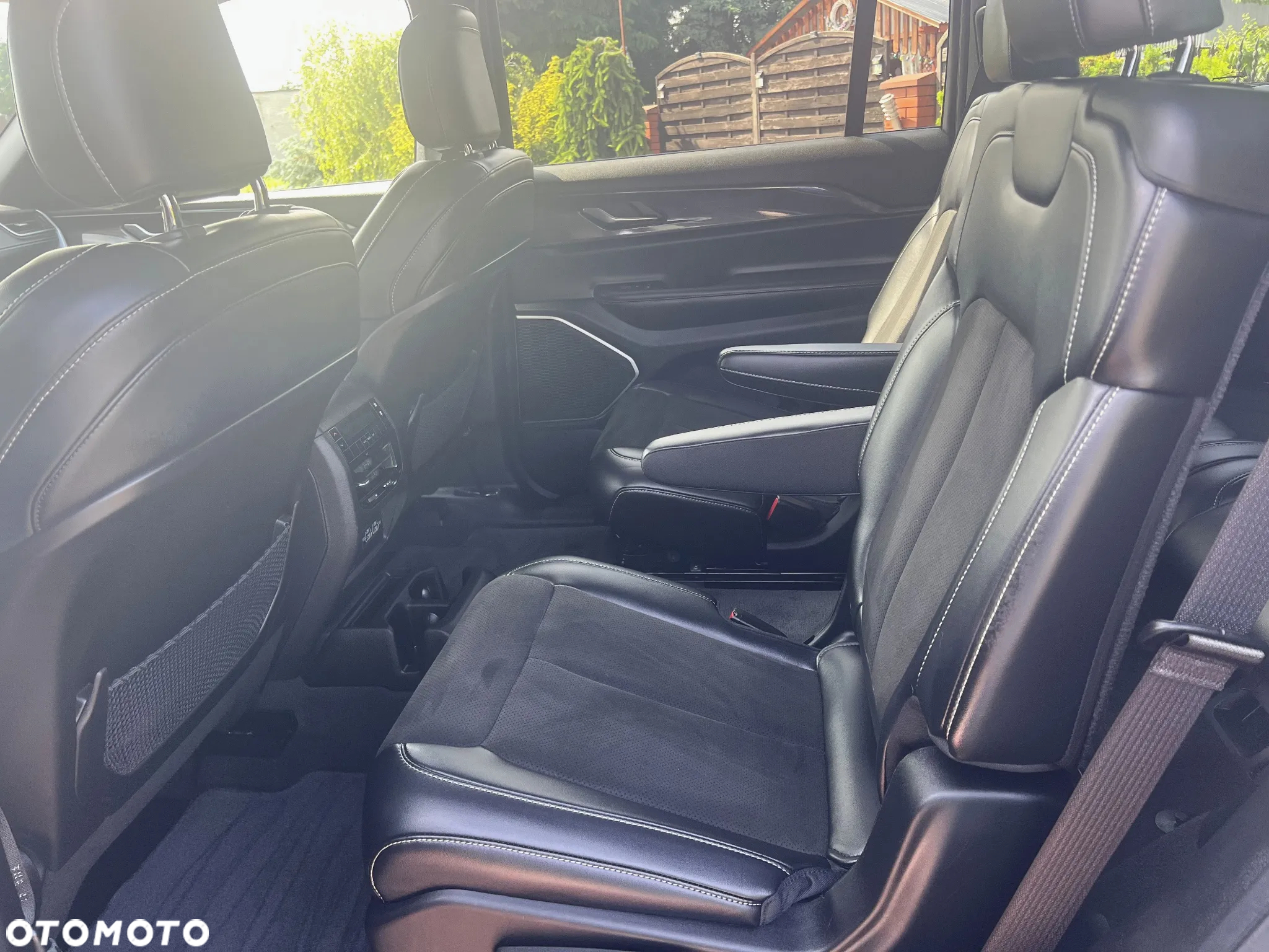 Jeep Grand Cherokee - 13