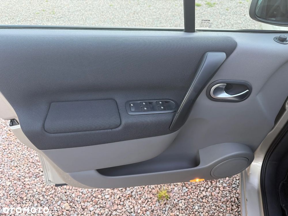 Renault Scenic 1.6 16V Expression - 16