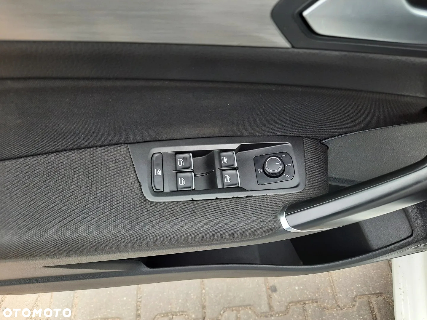 Volkswagen Touran 1.6 TDI SCR BlueMotion Technology DSG Trendline - 14