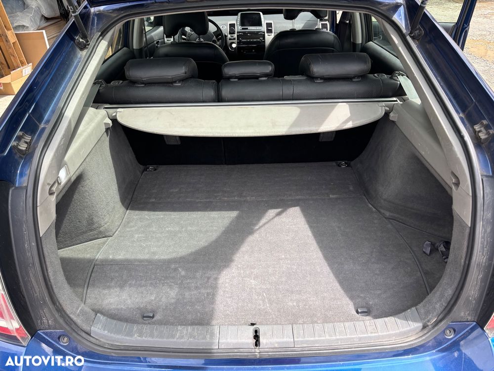 Toyota Prius (Hybrid) Sol - 6