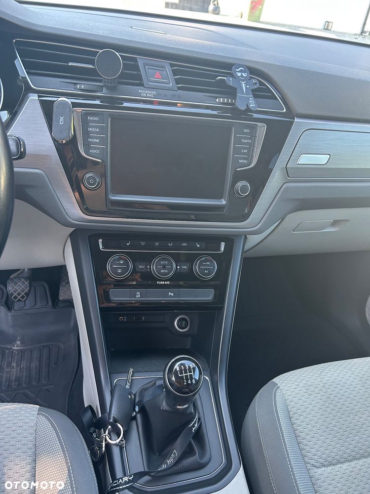 Volkswagen Touran - 23