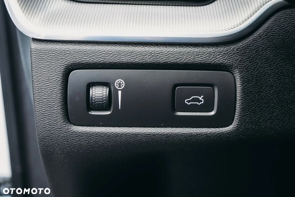 Volvo XC 60 B4 D AWD Geartronic RDesign - 17