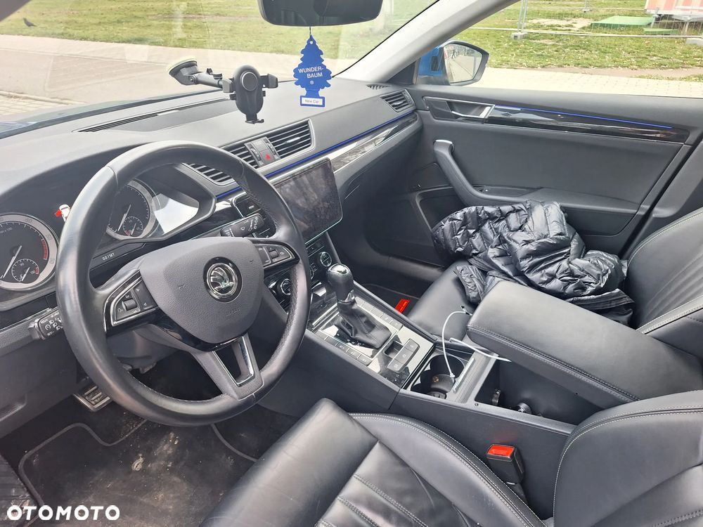 Skoda Superb 2.0 TDI SCR 4x4 L&K DSG - 9