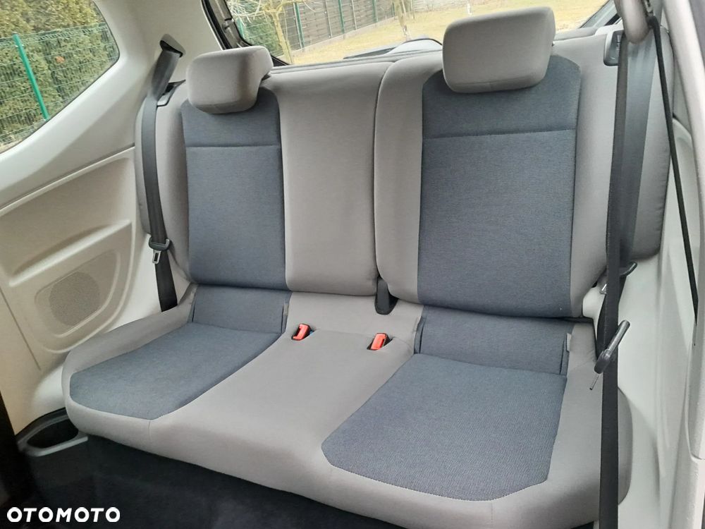 Volkswagen up! black - 18