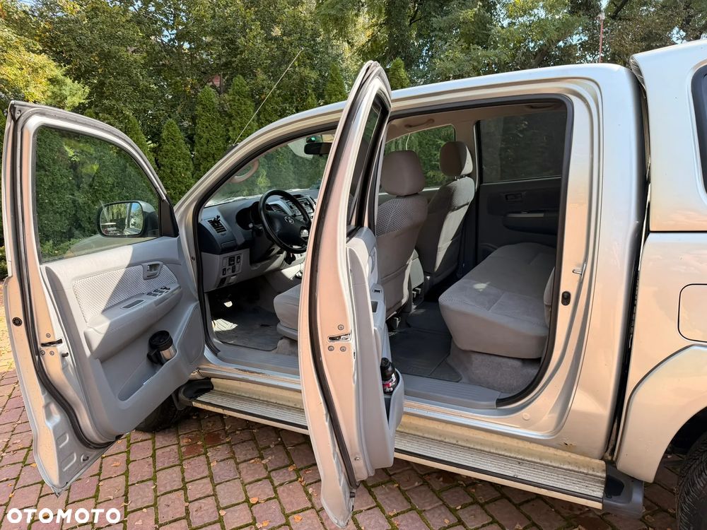 Toyota Hilux 2.5 D-4D SR5 - 17