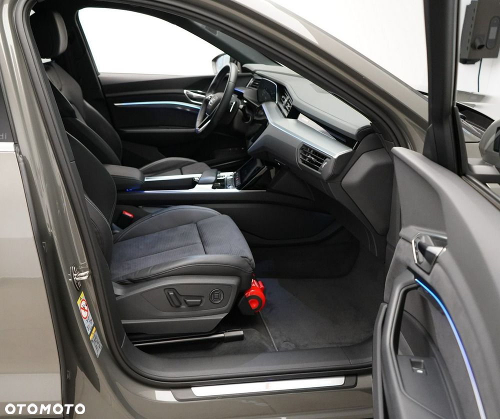Audi Q8 Sportback e-tron - 15