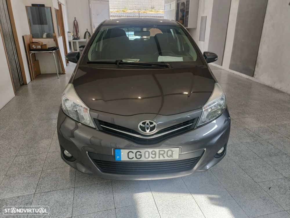 Toyota Yaris 1.4 D-4D High Pack+NAVI - 2