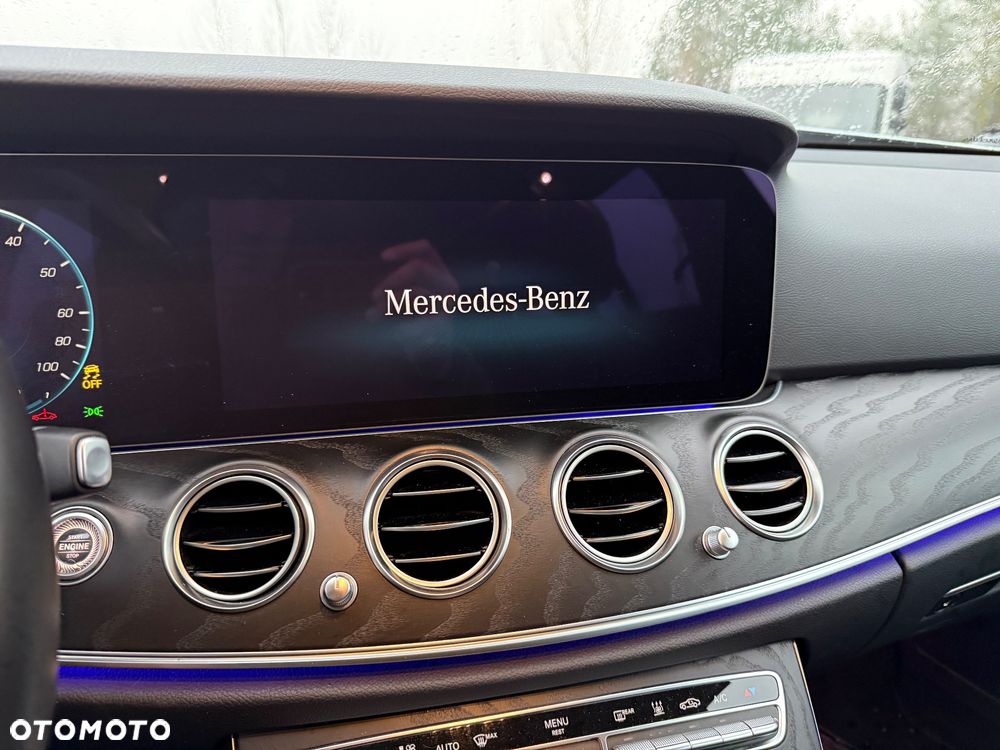 Mercedes-Benz Klasa E - 23