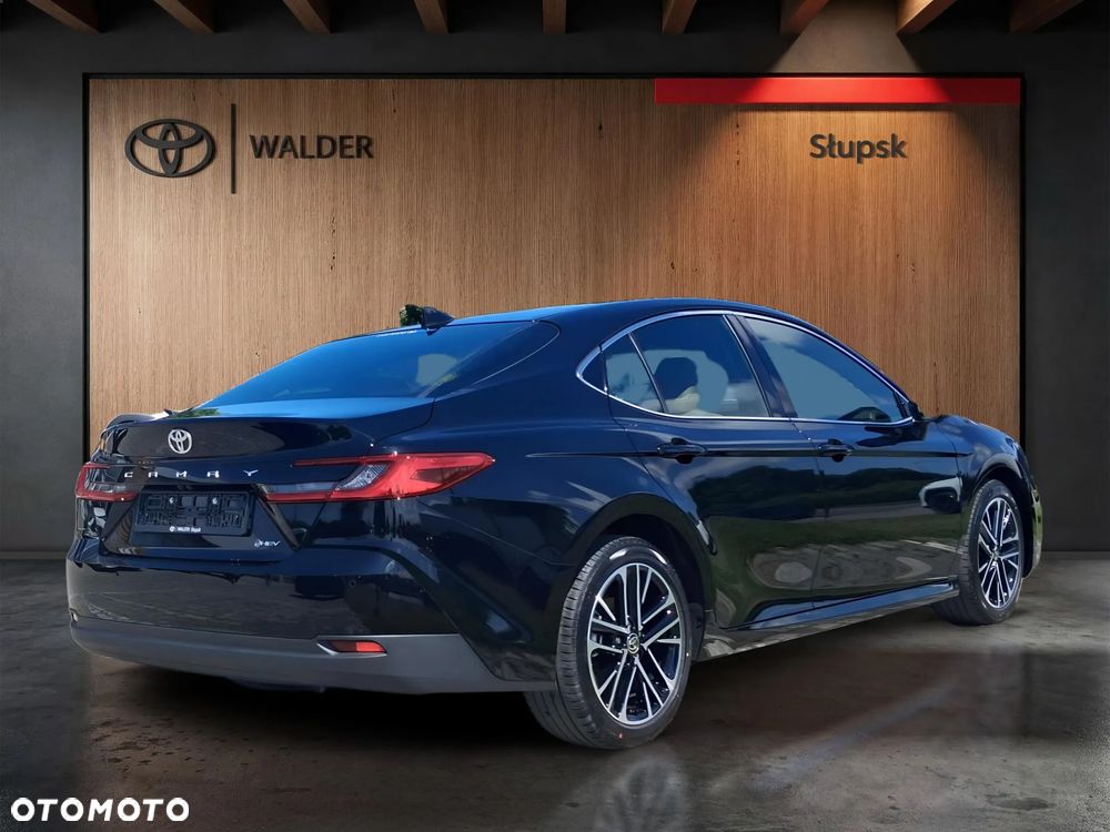 Toyota Camry - 5