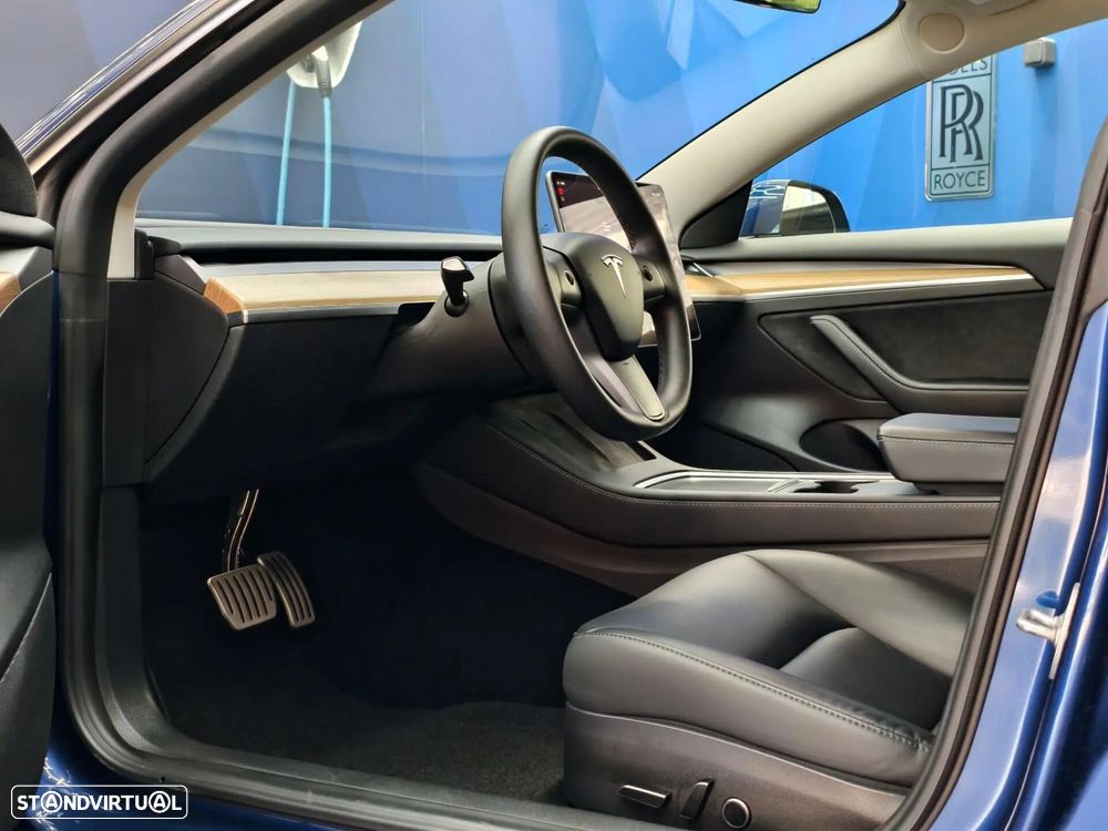 Tesla Model 3 - 35