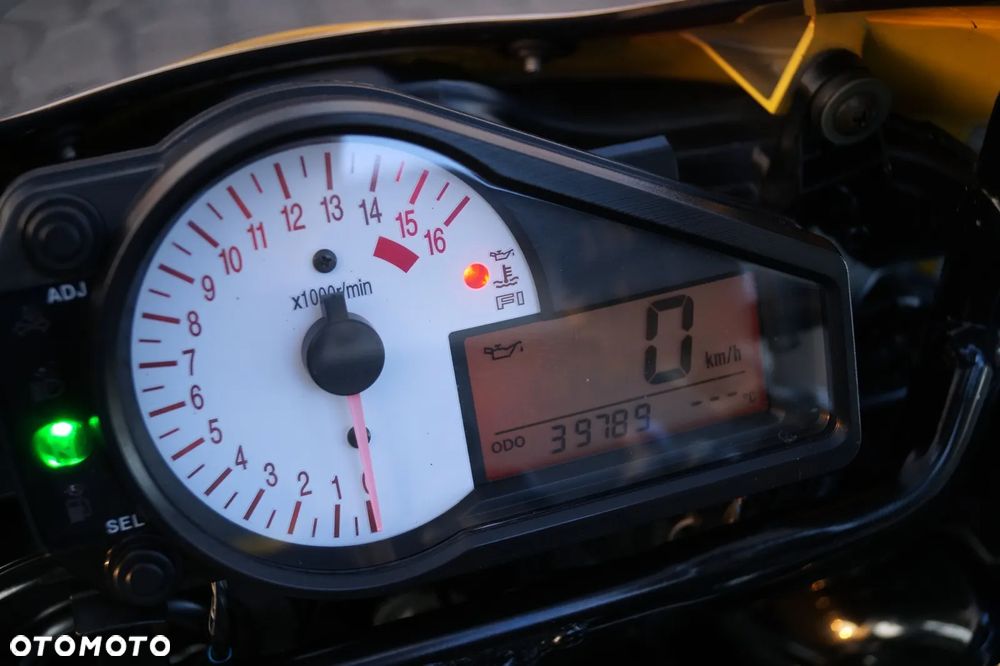 Suzuki GSX-R - 16