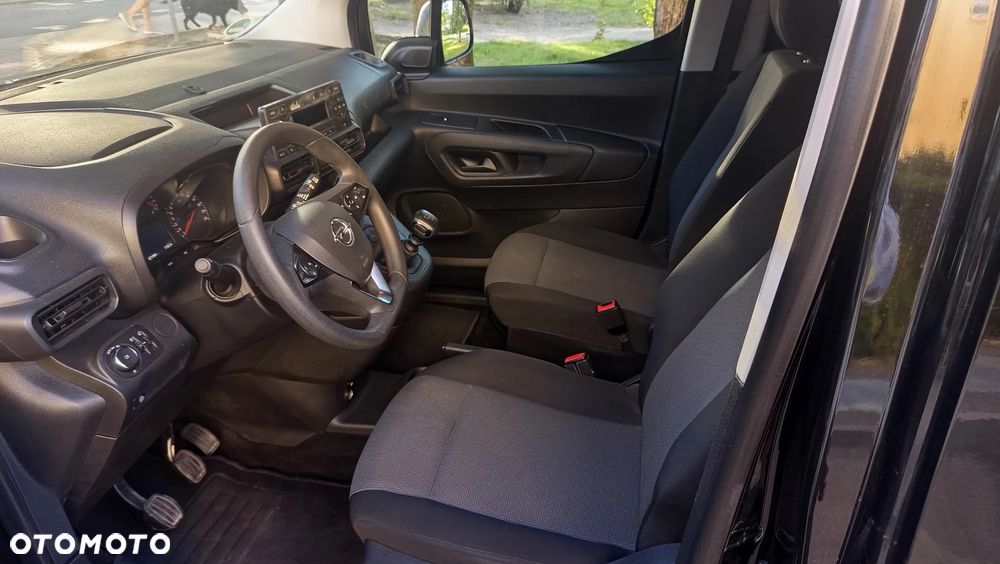 Opel Combo XL 1.2 Turbo Essentia S&S - 32