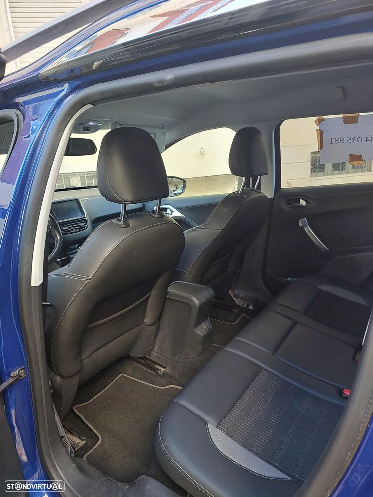 Peugeot 2008 BlueHDi 100 Allure - 6