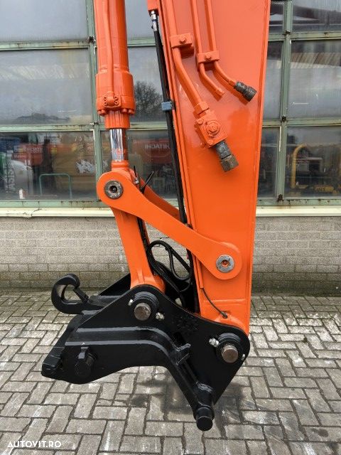 Hitachi ZX 135 US-6 - 17