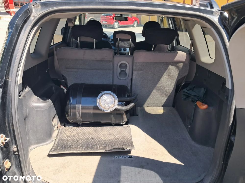 Toyota RAV4 - 4