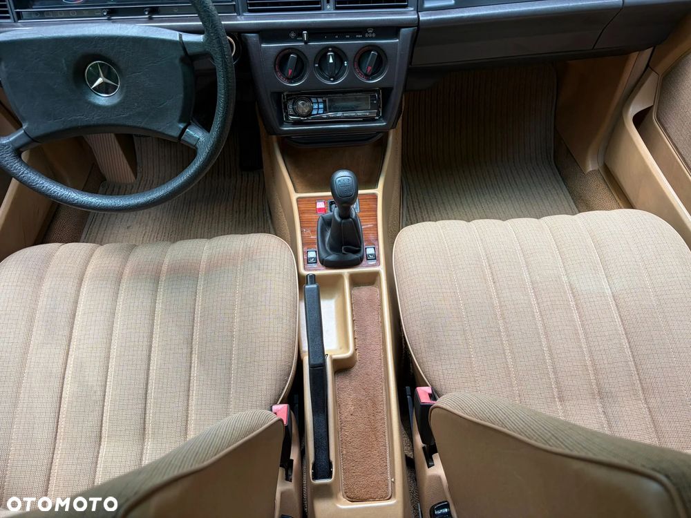 Mercedes-Benz W201 (190) - 21