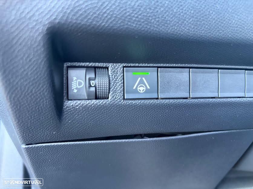 Peugeot 2008 1.2 Hybrid Allure e-DCS6 - 24
