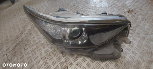 TOYOTA AURIS II 2 LIFT LAMPA PRAWY PRZÓD 81110-02K30