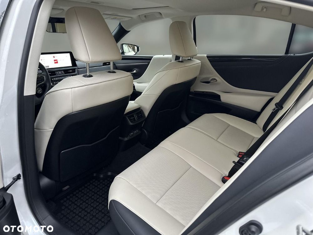 Lexus ES 300h Business Edition - 13