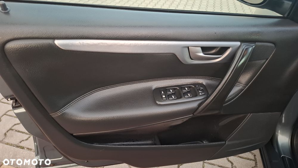 Volvo V70 2.4 Momentum - 4