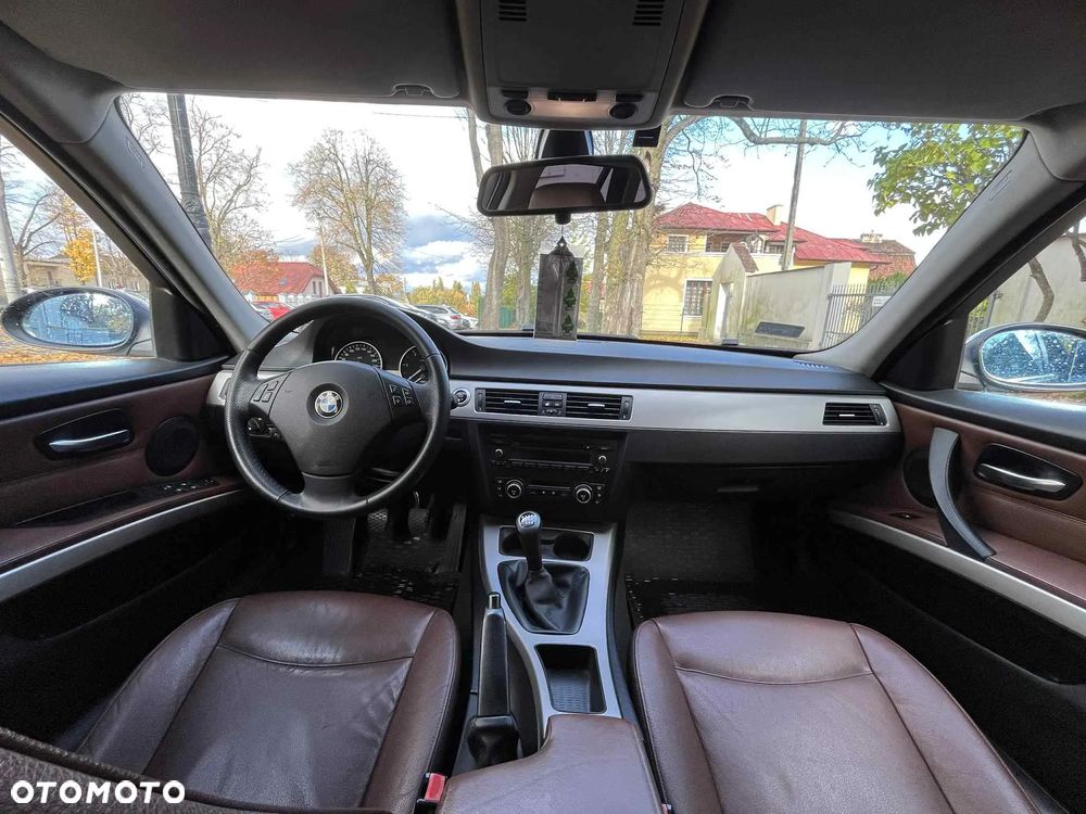 BMW Seria 3 318d - 27