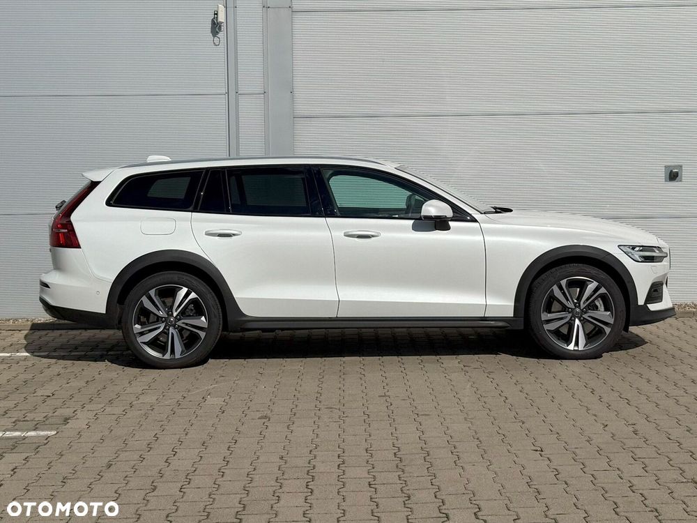 Volvo V60 Cross Country Plus B5 B AWD - 6
