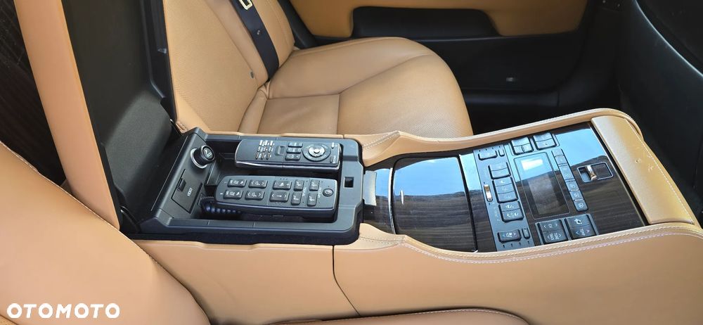 Lexus LS - 10