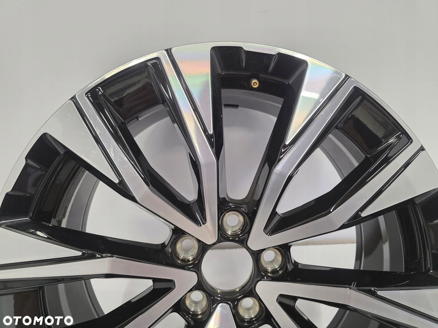 FELGA VOLVO XC60 II XC90 II XC40 S90 V90 7,5x19 ET50,5 32358566 - 2