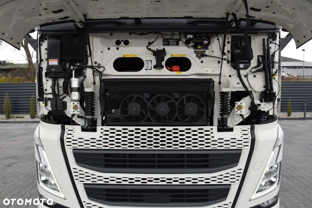 Volvo FH500 / EURO 6 / NOWY MODEL / KLIMATYZACJA POSTOJOWA / ACC / LEDY / 2 ZBIORNIKI / 2022 / NISKI PRZEBIEG / SERWISOWANY / SPROWADZONY - 19