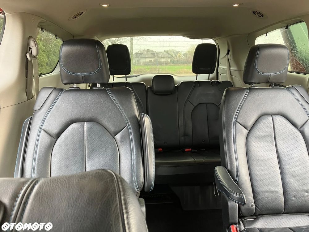 Chrysler Pacifica - 5