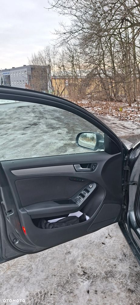 Audi A4 Avant 2.0 TDI Quattro Line - 31