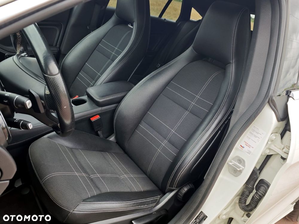 Mercedes-Benz CLA 180 7G-DCT - 18