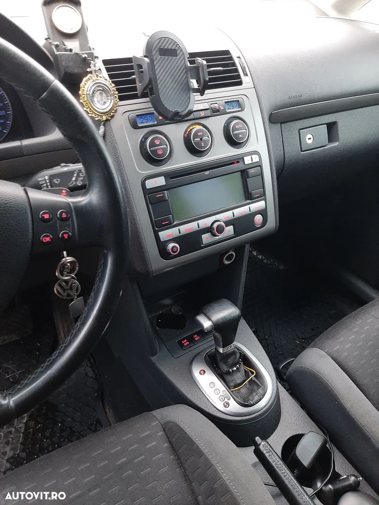 Volkswagen Touran 1.9 TDI DPF Highline DSG - 4