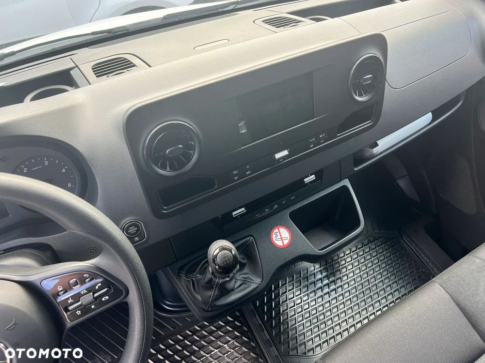 Mercedes-Benz Sprinter - 30