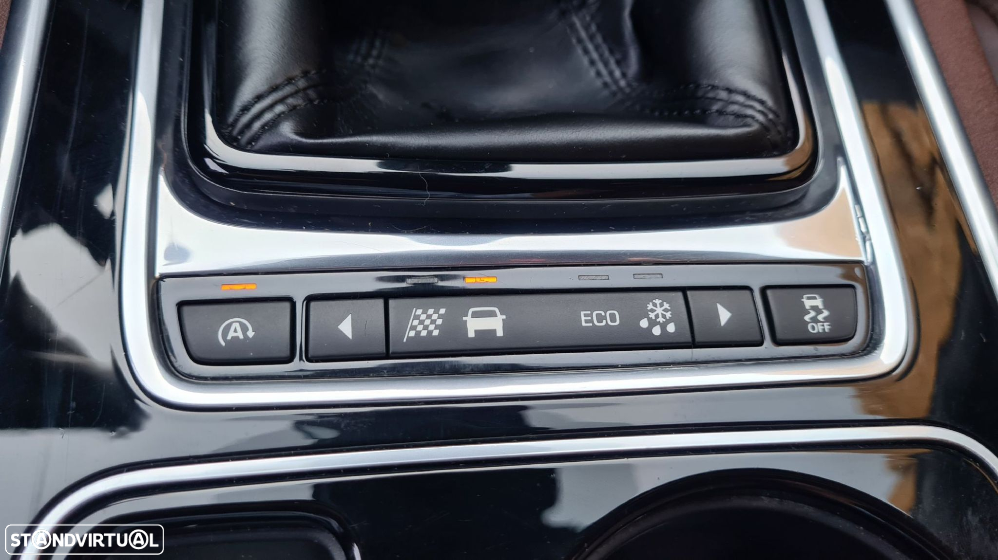 Jaguar XE 2.0 D Prestige - 24