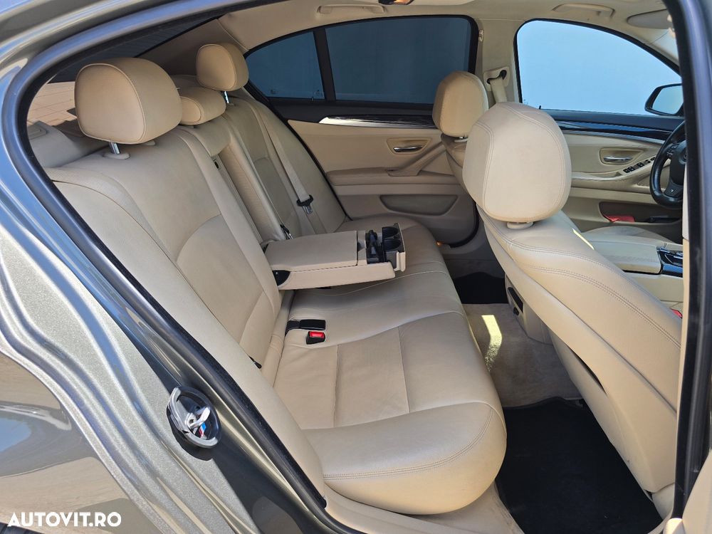 BMW Seria 5 520d xDrive - 12