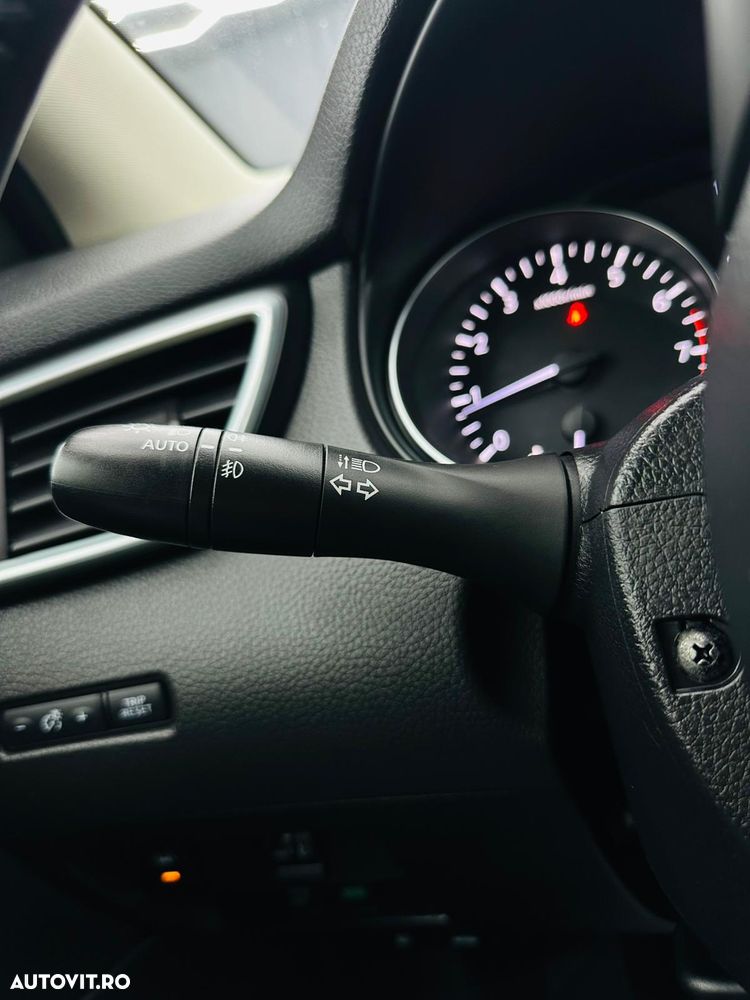 Nissan Qashqai 1.2 DIG-T Xtronic N-Vision - 28