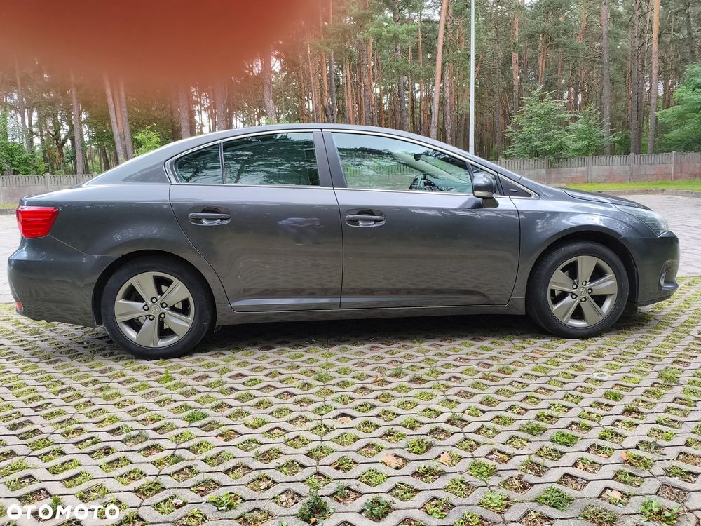 Toyota Avensis 2.0 Premium - 6