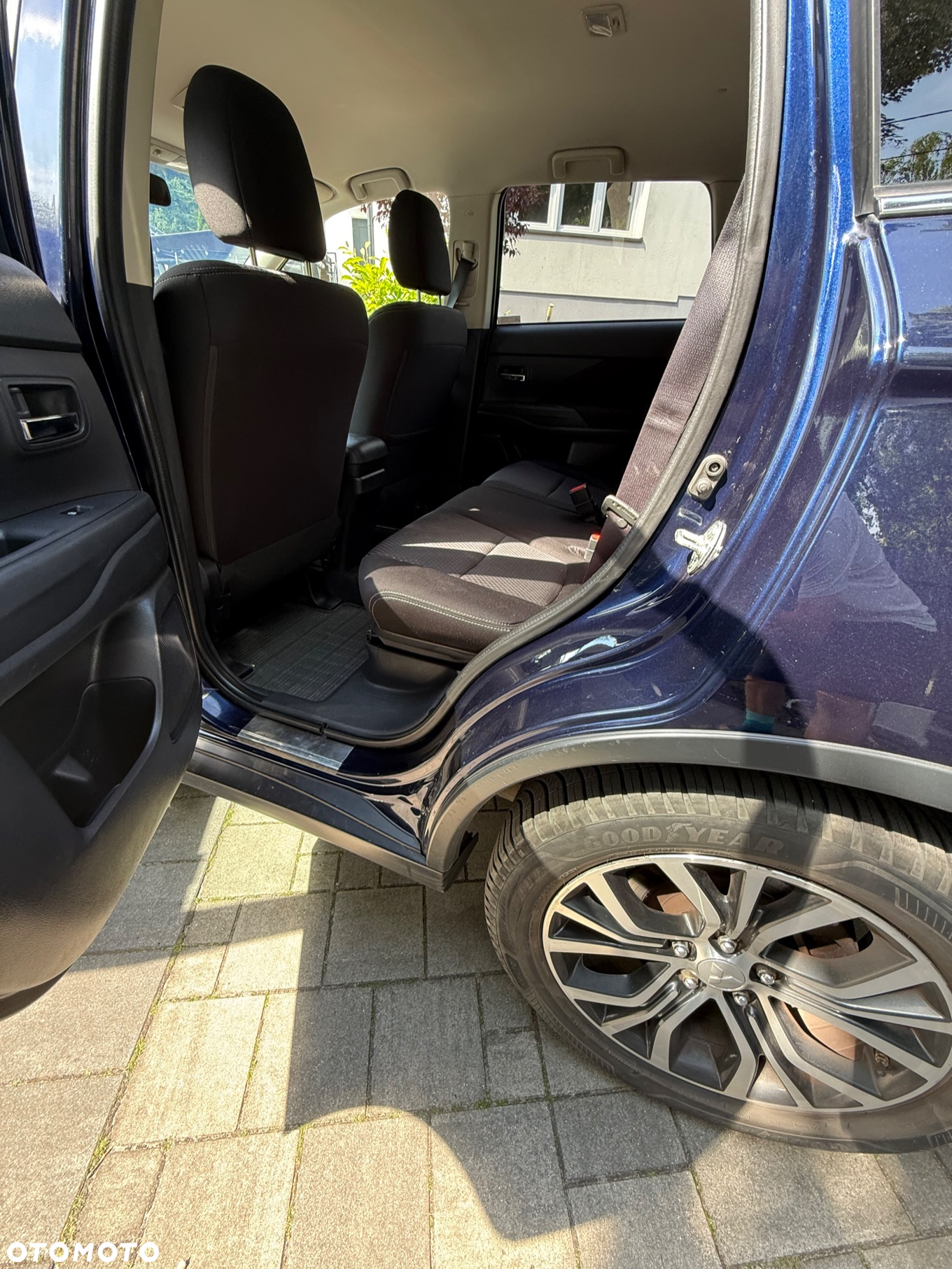 Mitsubishi Outlander 2.0 Instyle + 4WD CVT - 31