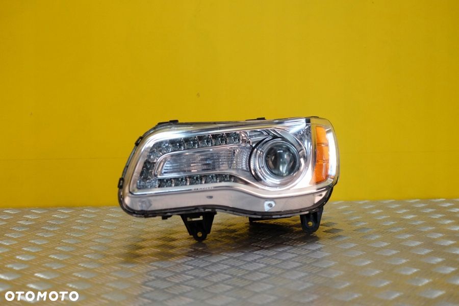 CHRYSLER 300 300C 2011- REFLEKTOR LAMPA JASNA XENON L USA - 1