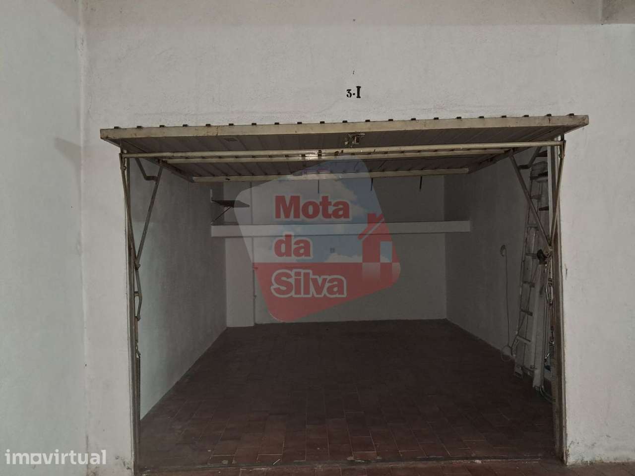Excelente garagem para arrendamento no Laranjeiro - Grande imagem: 3/9