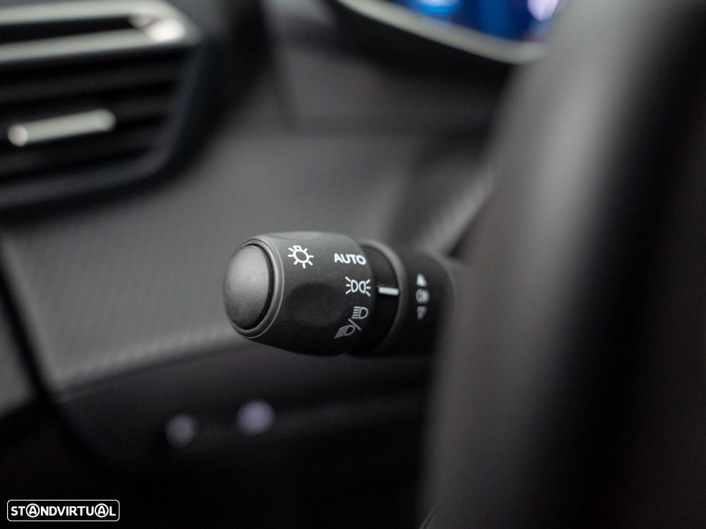 Peugeot 2008 1.5 BlueHDi Allure Pack EAT8 - 18