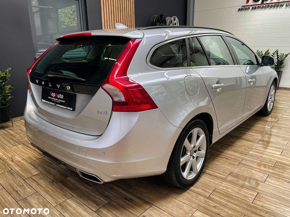 Volvo V60 D4 Geartronic Momentum - 8