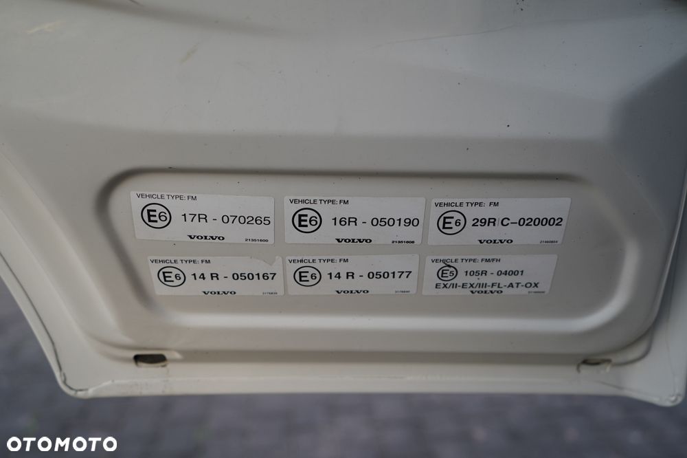 Volvo FM 380 / PEŁNY ADR  / KABINA DZIENNA / I-SHIFT / 13 LITROWY / - 37